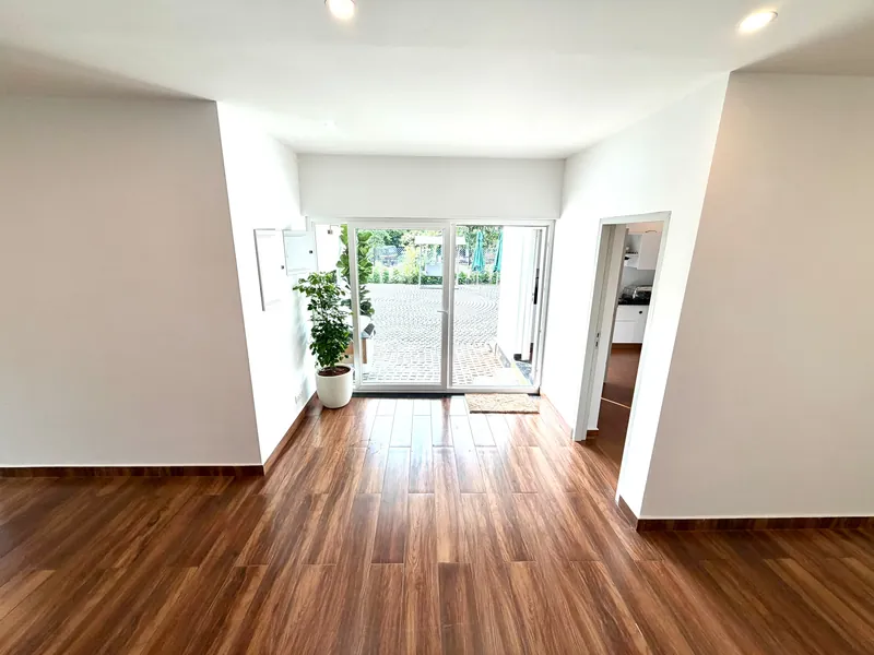 Hall to courtyard